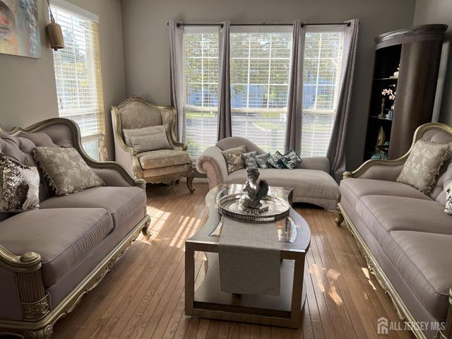 301 Park Knoll, South Brunswick, NJ 08540