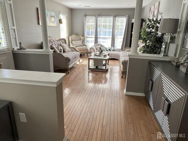 301 Park Knoll, South Brunswick, NJ 08540