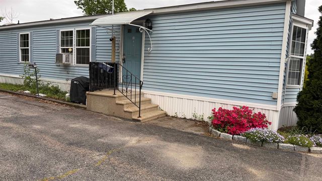 78 Thistle Way, Manchester, NH 03109