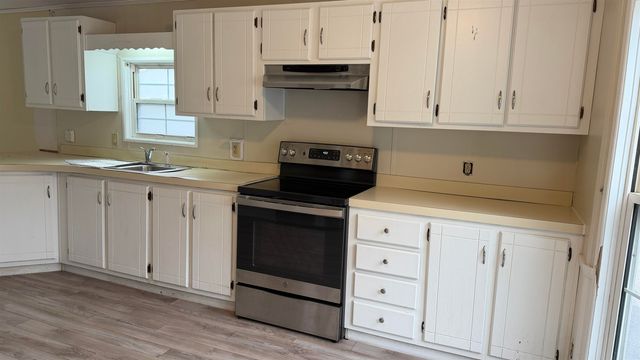 78 Thistle Way, Manchester, NH 03109