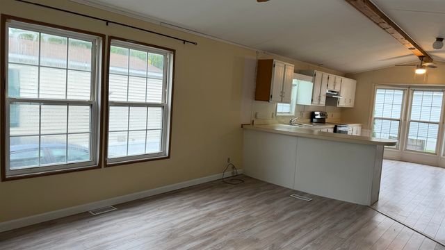 78 Thistle Way, Manchester, NH 03109