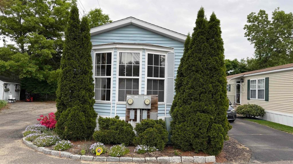 78 Thistle Way, Manchester, NH 03109