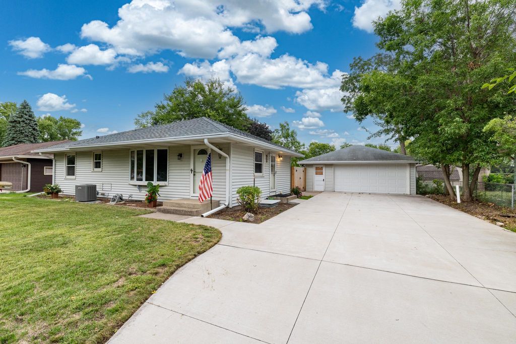 8739 Hadley Avenue S, Cottage Grove, MN 55016 — exterior