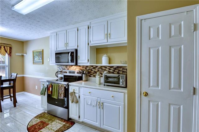 3905 Michaels Creek Way, Loganville, GA 30052