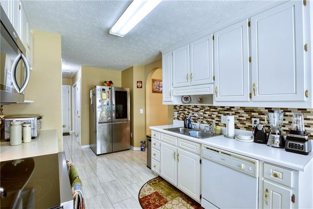 3905 Michaels Creek Way, Loganville, GA 30052