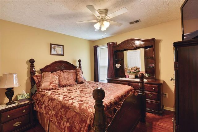 3905 Michaels Creek Way, Loganville, GA 30052