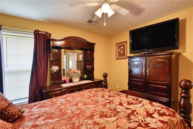 3905 Michaels Creek Way, Loganville, GA 30052