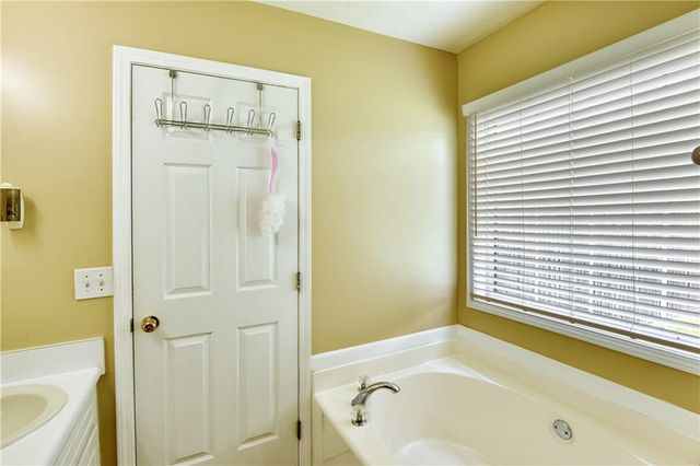 3905 Michaels Creek Way, Loganville, GA 30052