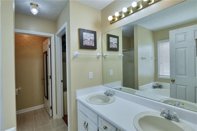 3905 Michaels Creek Way, Loganville, GA 30052