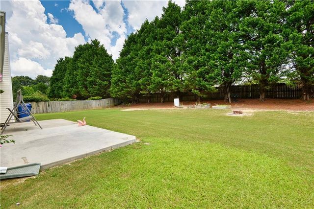 3905 Michaels Creek Way, Loganville, GA 30052