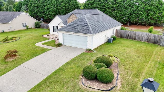 3905 Michaels Creek Way, Loganville, GA 30052