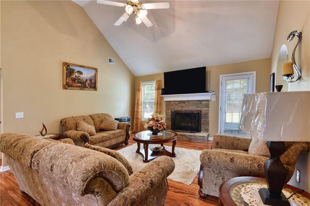 3905 Michaels Creek Way, Loganville, GA 30052