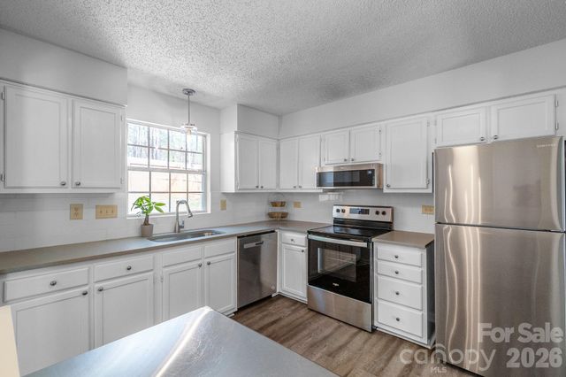 8826 Burnt Umber Drive, Charlotte, NC 28215