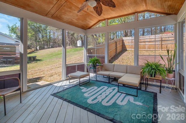 8826 Burnt Umber Drive, Charlotte, NC 28215