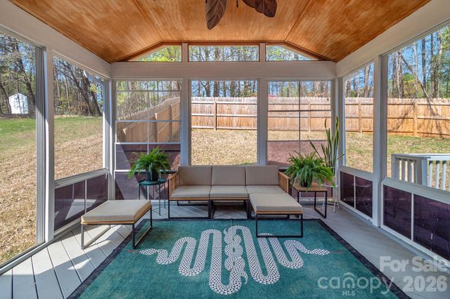 8826 Burnt Umber Drive, Charlotte, NC 28215