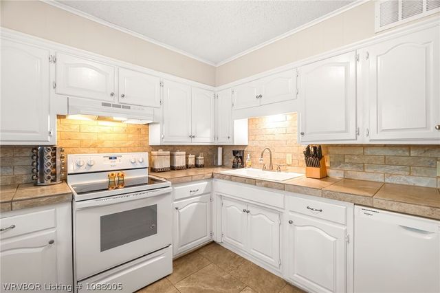 2620 S 57th Street, Fort Smith, AR 72903