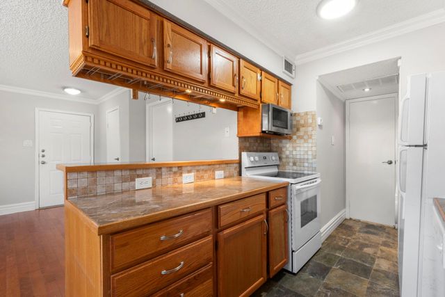 2750 Holly Hall Street 901, Houston, TX 77054