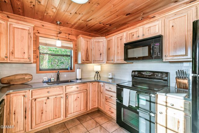 2607 Sunset Circle, Sevierville, TN 37862