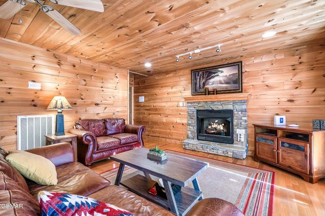 2607 Sunset Circle, Sevierville, TN 37862