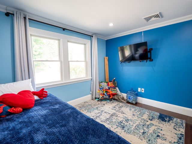 159 Mishawum Rd, Woburn, MA 01801