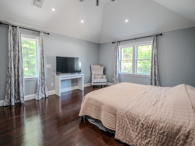 159 Mishawum Rd, Woburn, MA 01801