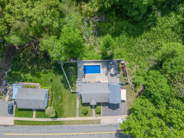 159 Mishawum Rd, Woburn, MA 01801