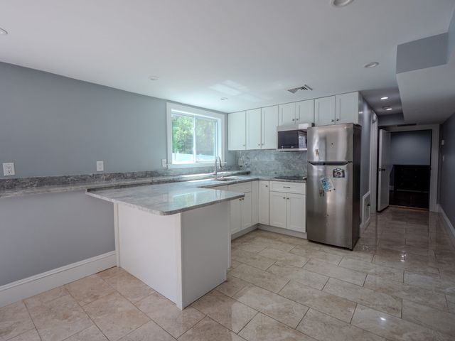159 Mishawum Rd, Woburn, MA 01801