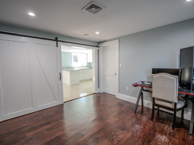 159 Mishawum Rd, Woburn, MA 01801