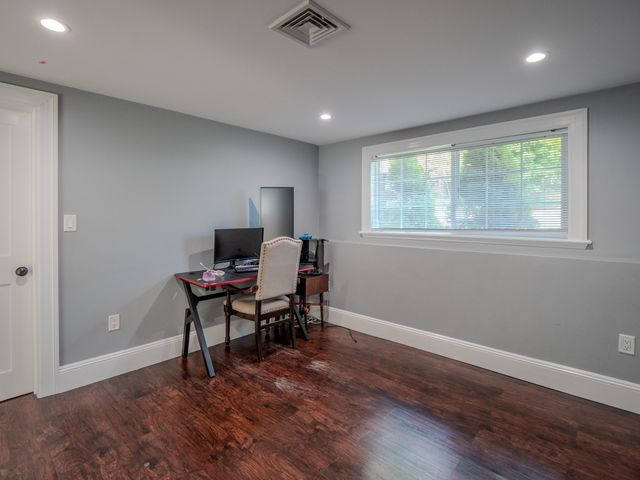 159 Mishawum Rd, Woburn, MA 01801