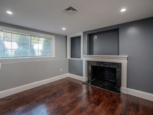 159 Mishawum Rd, Woburn, MA 01801