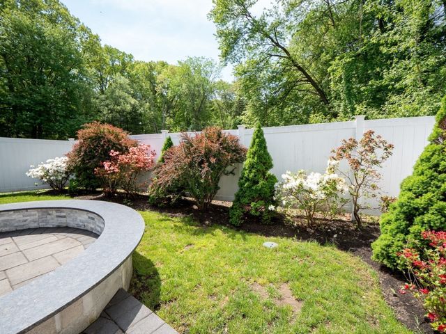 159 Mishawum Rd, Woburn, MA 01801