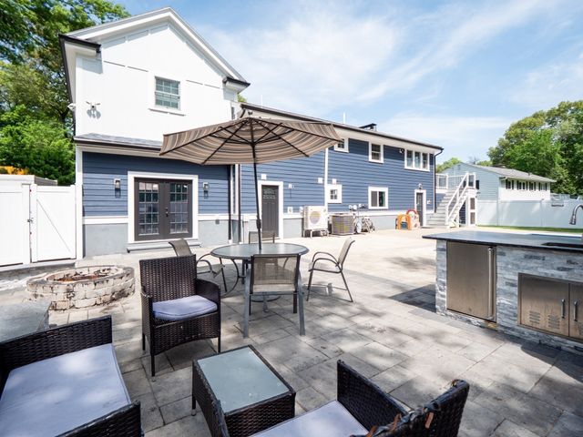 159 Mishawum Rd, Woburn, MA 01801