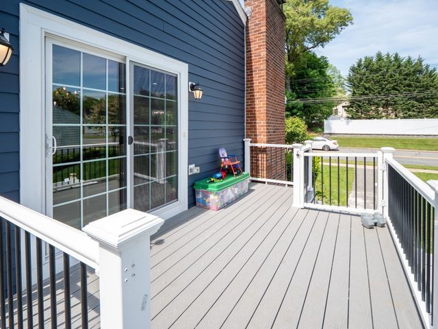 159 Mishawum Rd, Woburn, MA 01801