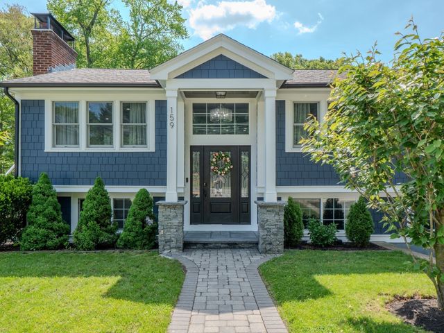 159 Mishawum Rd, Woburn, MA 01801