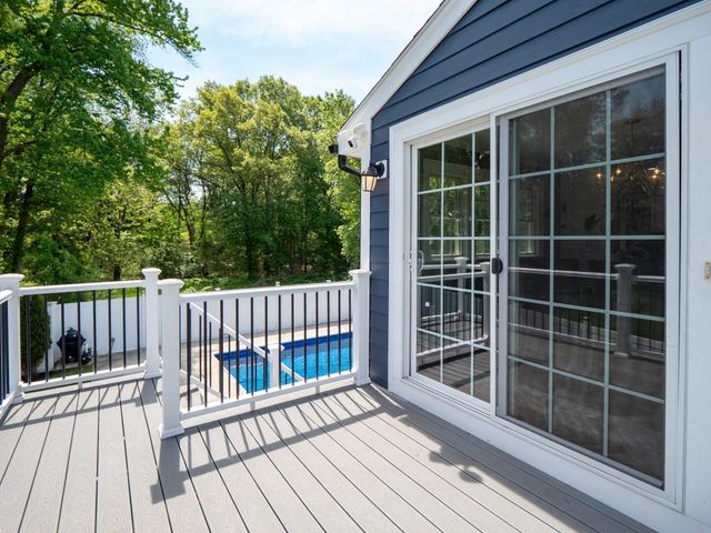 159 Mishawum Rd, Woburn, MA 01801