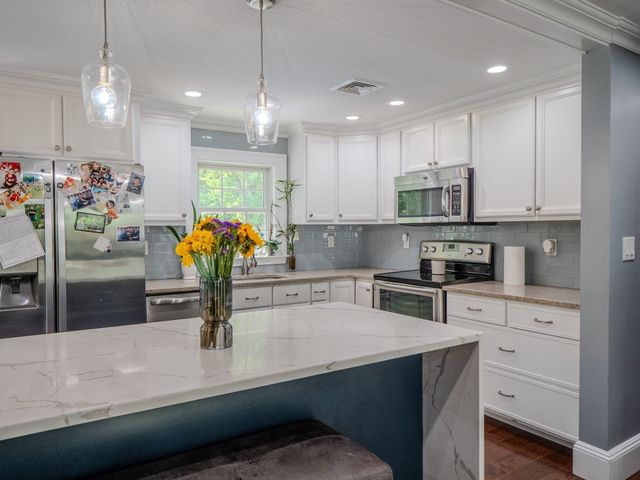 159 Mishawum Rd, Woburn, MA 01801