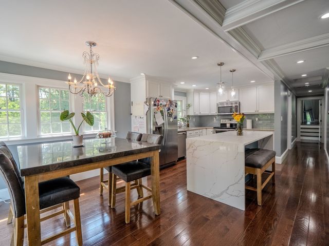 159 Mishawum Rd, Woburn, MA 01801