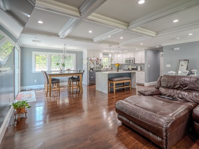 159 Mishawum Rd, Woburn, MA 01801