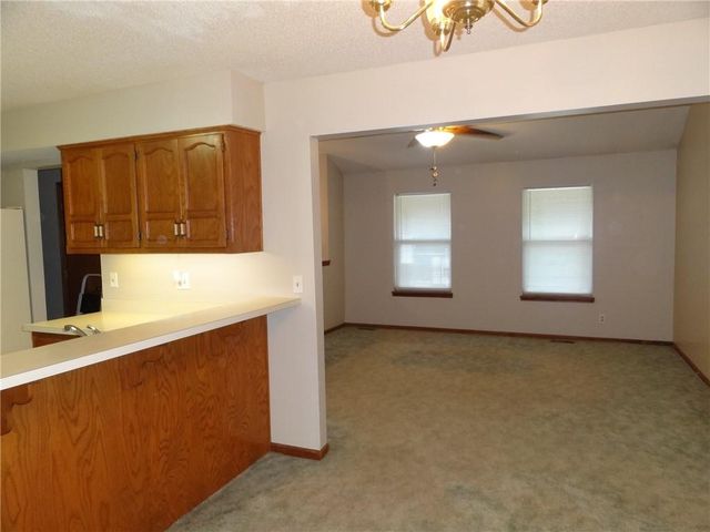 6807 Orchard Street, Liberty, MO 64068