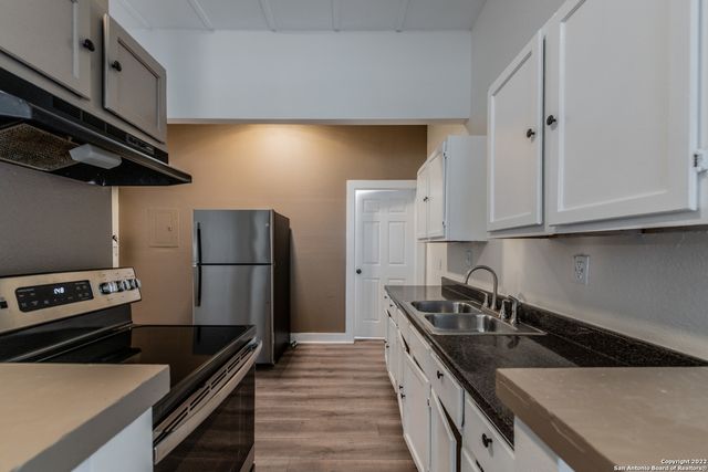 924 W Kings Hwy Apt 1, San Antonio, TX 78201