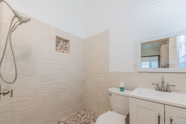 924 W Kings Hwy Apt 1, San Antonio, TX 78201
