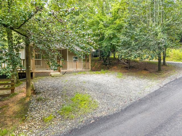 8 17th Street, Ellijay, GA 30540