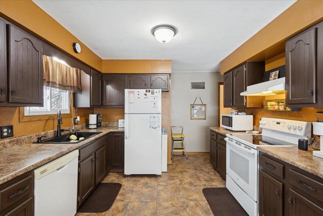 2117 S Arch Street, Janesville, WI 53546