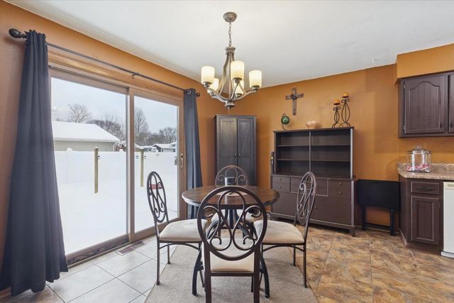 2117 S Arch Street, Janesville, WI 53546