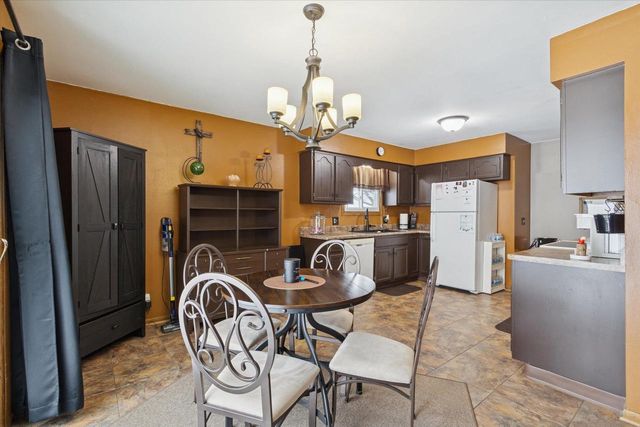 2117 S Arch Street, Janesville, WI 53546