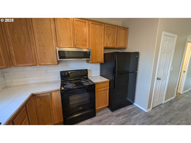 18541 Sw TAKENA Ct, Beaverton, OR 97003