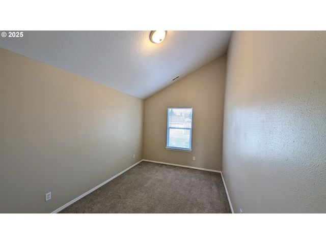 18541 Sw TAKENA Ct, Beaverton, OR 97003