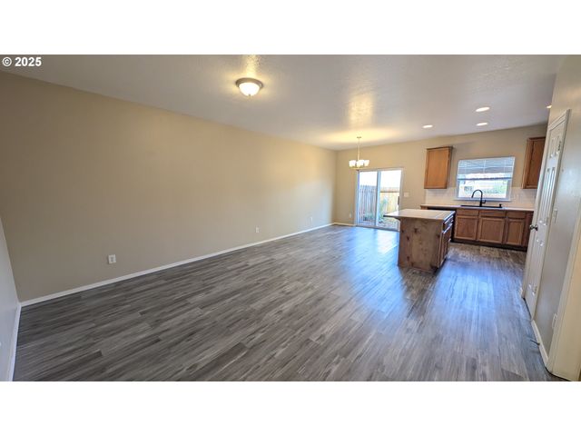 18541 Sw TAKENA Ct, Beaverton, OR 97003