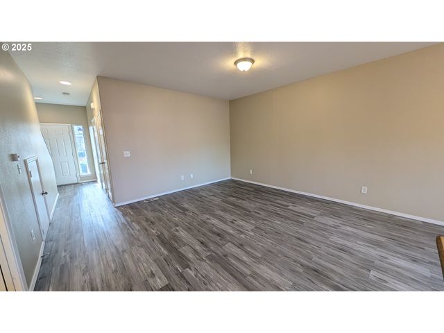 18541 Sw TAKENA Ct, Beaverton, OR 97003