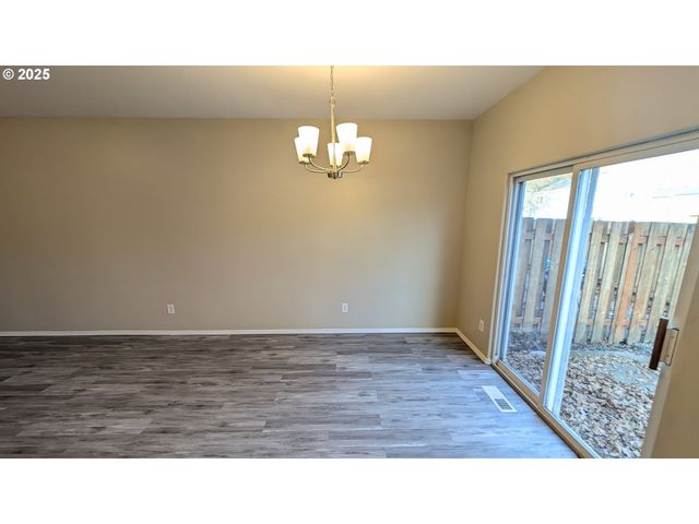 18541 Sw TAKENA Ct, Beaverton, OR 97003